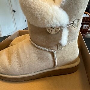 UGG Beige Winter Boots with White Fur